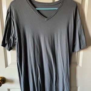 Gap Men’s Gray V-Neck Tee Shirt Size Large Short Sleeve EXCELLENT CONDITION